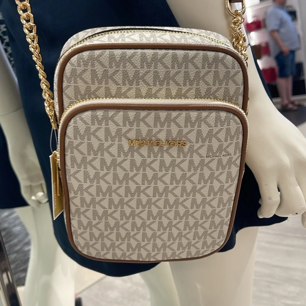 MICHAEL KORS Jet Set Travel Md NS Logo Crossbody Flight Bag Messenge Vanilla NWT